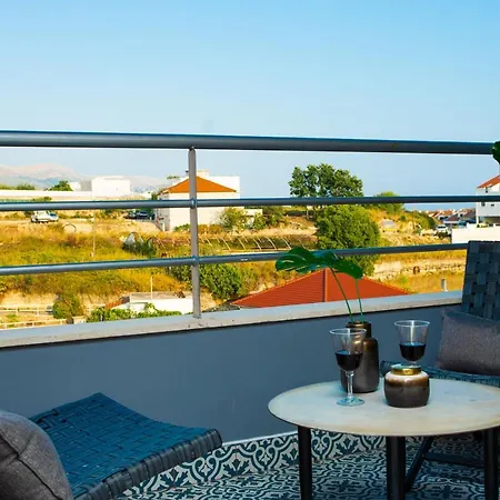 Seaside - Balcony, Sea View, Free Garage Apartment