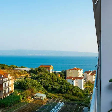 Seaside - Balcony, Sea View, Free Garage Apartment